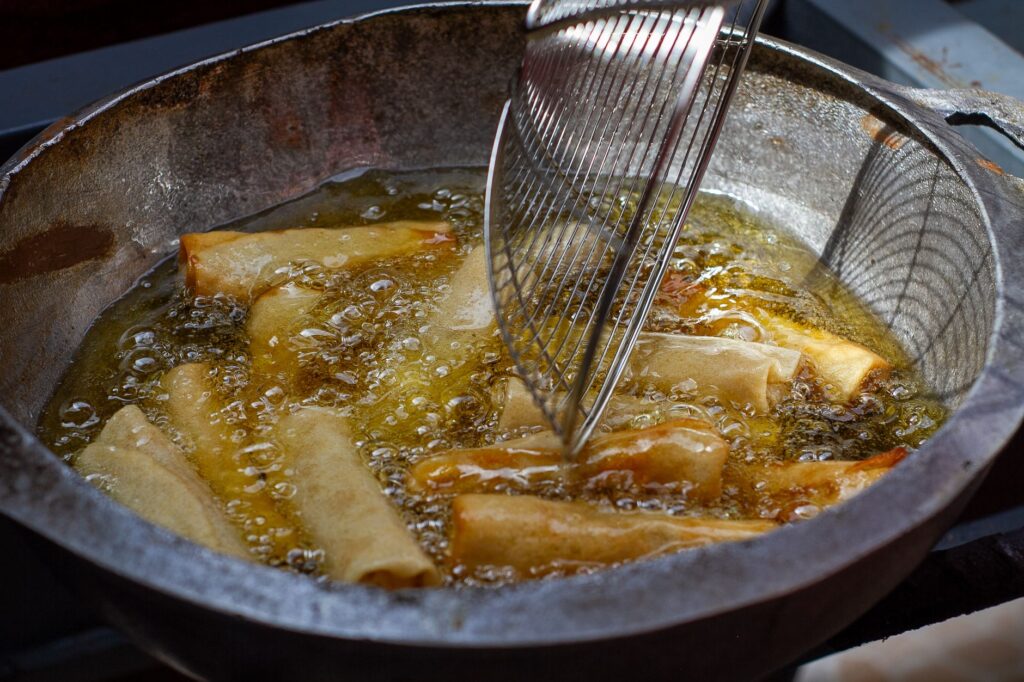 Riutilizzare l’olio di frittura: quante volte è sicuro?